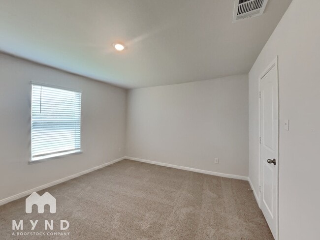 Building Photo - 1106 Clark Dr