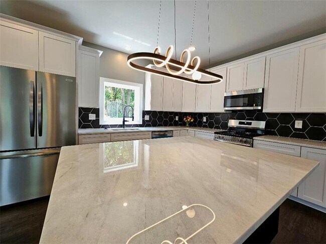 Building Photo - 225 Wilbert St