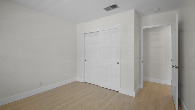 Building Photo - 3 Bedroom Home in Vacaville