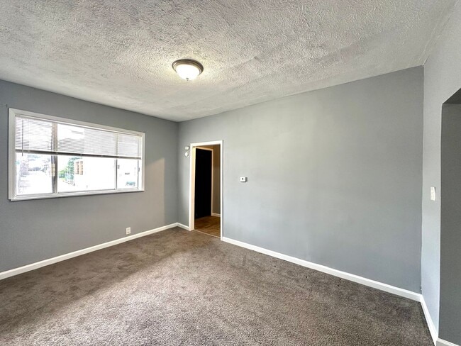 Building Photo - Spacious 4 Bed, 2 Bath Home in Sharpsburg w/ Amazing Backyard Space - Available Now!