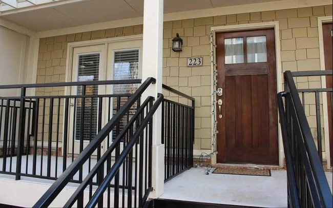 Building Photo - 2 Bedroom Townhome - Woodlands of Clemson
