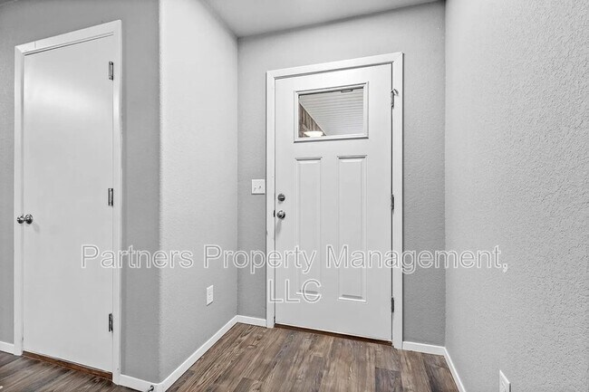 Building Photo - 236 E Anabranch Ct