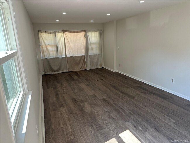 Building Photo - 450 E Penn St