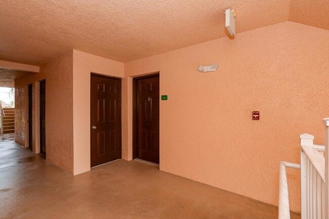 Building Photo - 141 SW Palm Dr