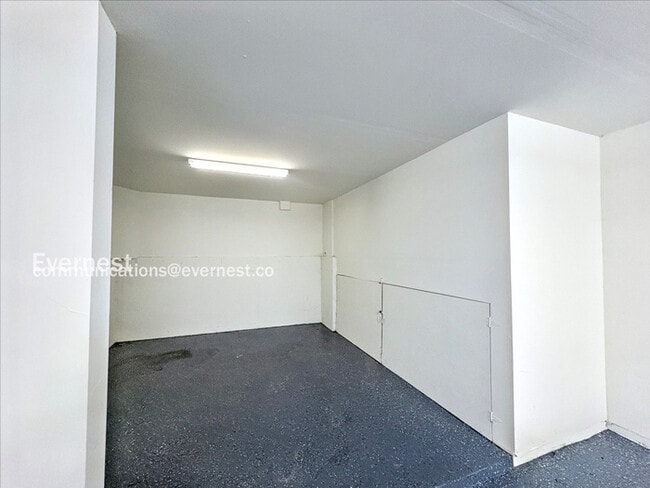 Building Photo - 650 Summer Ln