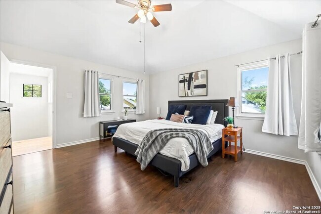 Building Photo - 10133 Sandyglen