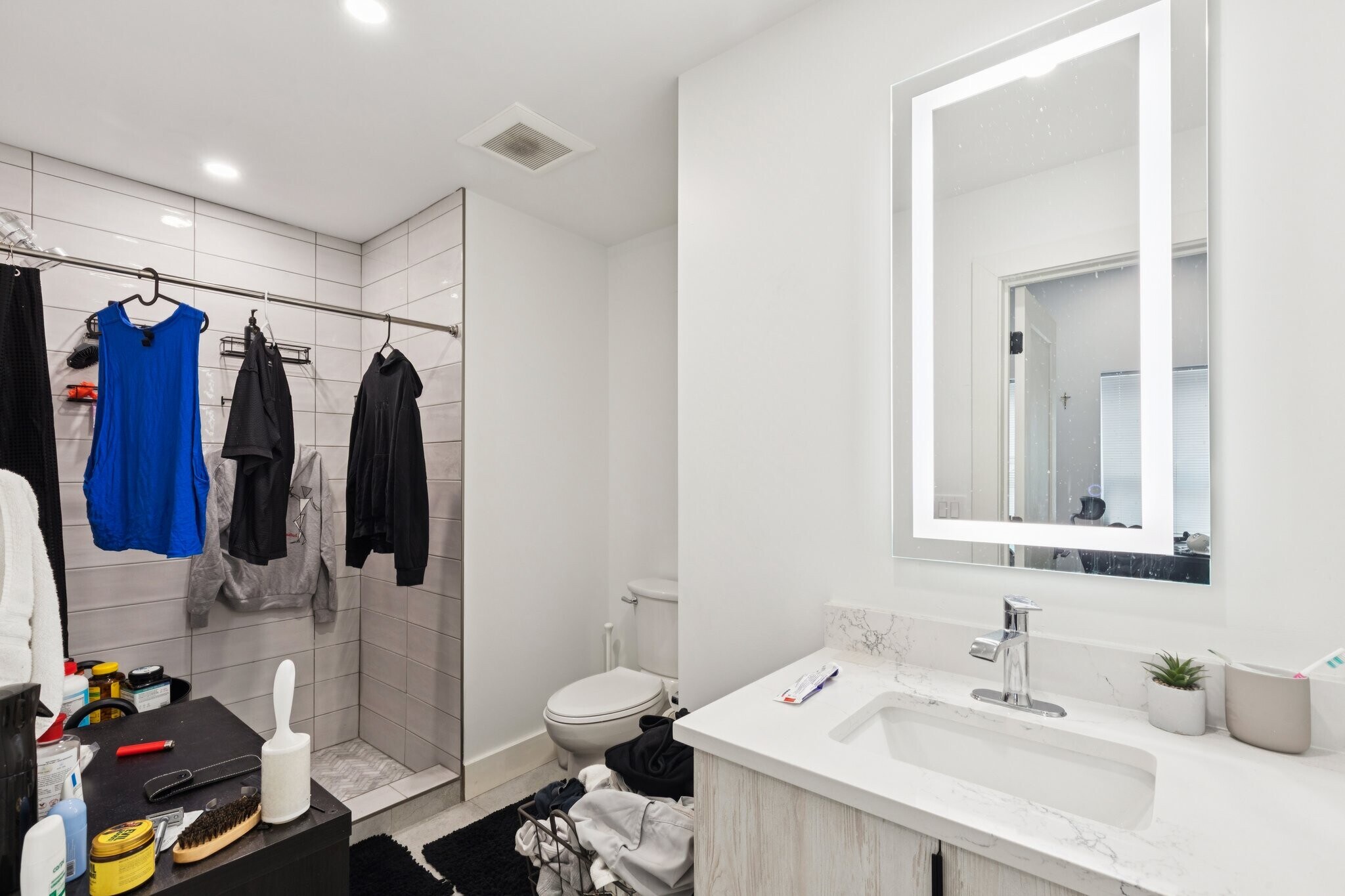 Building Photo - 3849 Lancaster Ave