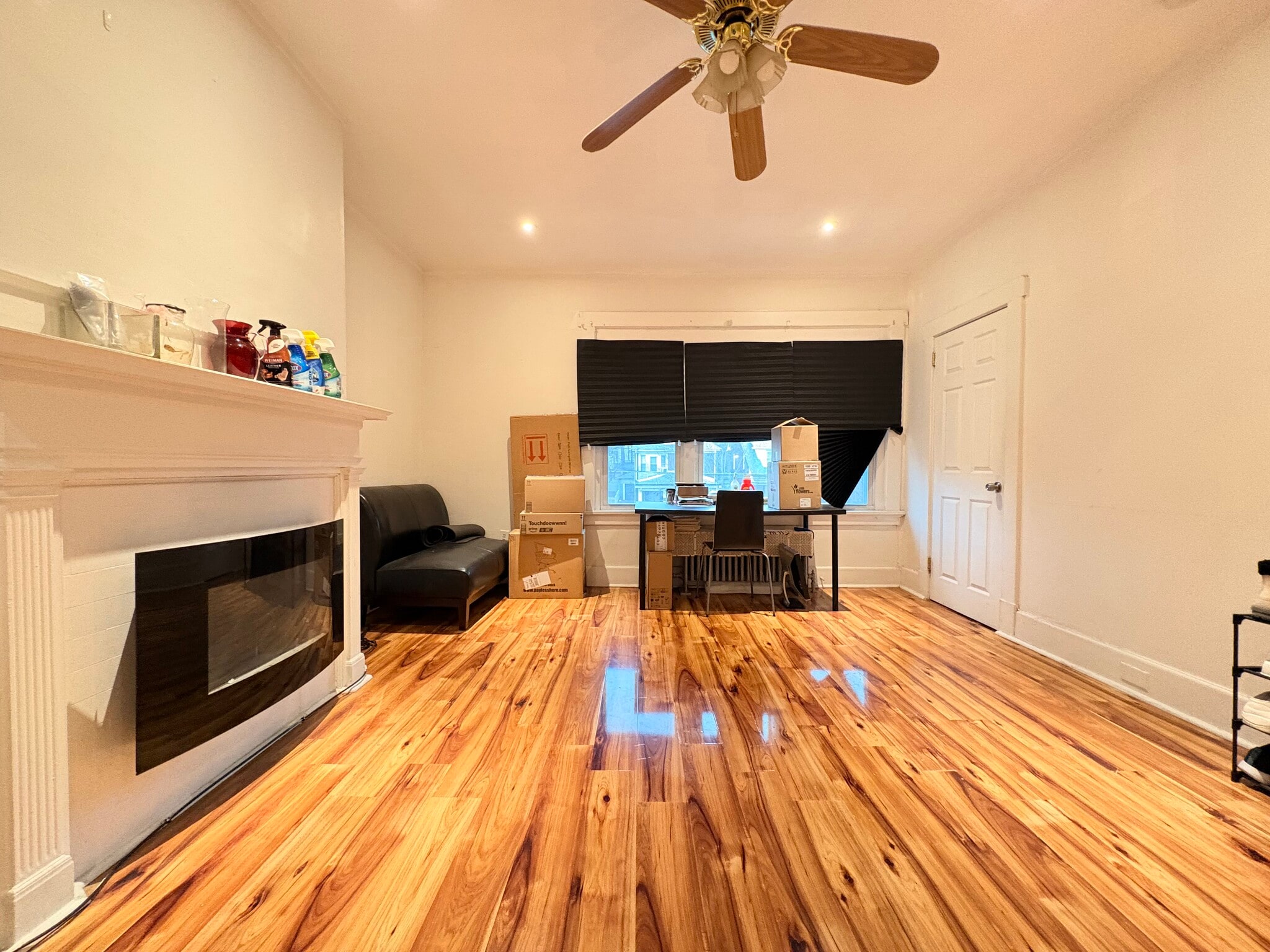 Building Photo - 5818 Hobart St