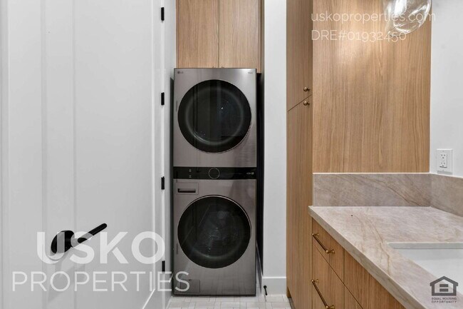 Building Photo - "Charming 2-Bedroom Retreat in Rocklin – Cozy 900 Sq Ft Home on Winding Lane!"