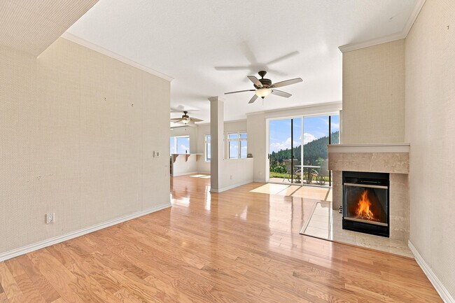 Building Photo - 680 Ridgeside Dr