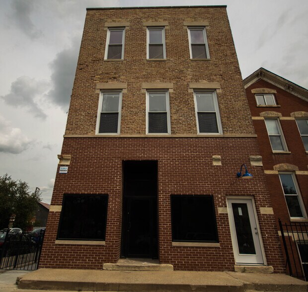 Primary Photo - 2115 S Wood St