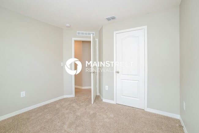 Building Photo - 5 Bedroom Pet-Friendly Home in Mascotte, FL with Main Street Renewal
