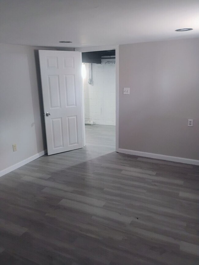 Building Photo - Cozy 2BR Home in KC Northland – Fully Fenced Yard & Fresh Updates