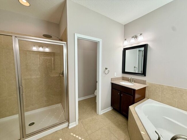 Building Photo - SPACIOUS Two Story Beautiful 5/4 Home in The Enclave At Aloma!