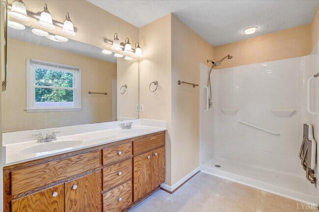Building Photo - 405 Oakland Cir