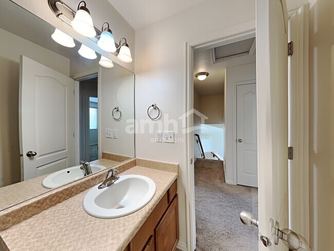 Building Photo - 261 Walton Dr