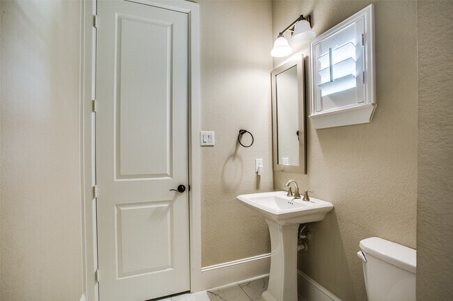 Building Photo - 28344 Rose Ln