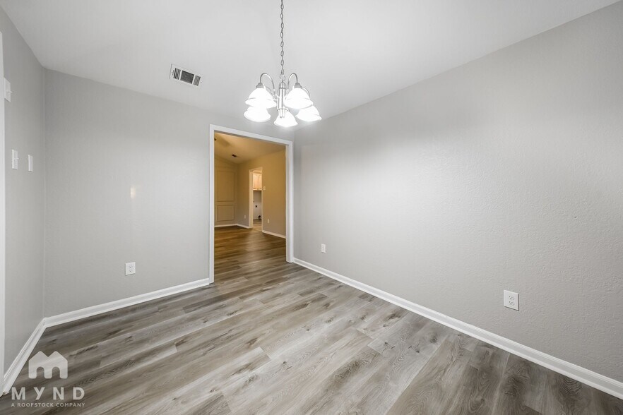 Building Photo - 701 Hillside Dr