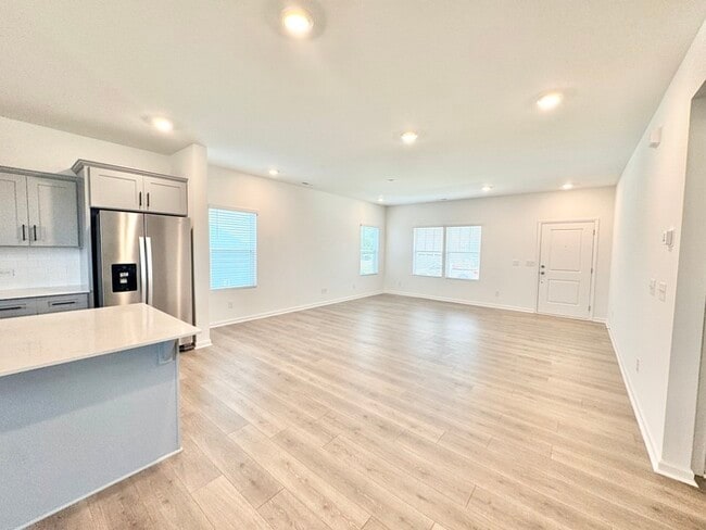 Building Photo - BRAND NEW 4BD/2.5 BATH HOUSE - KENSINGTON ...