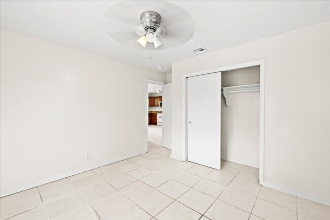 Building Photo - 143 W 28th St