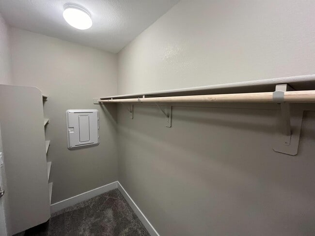 Building Photo - 6575 Dove Pt Pl