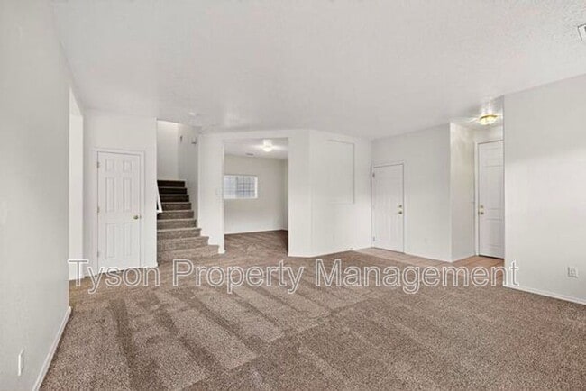 Building Photo - 1032 Clear Creek Ct
