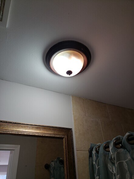 Building Photo - 4501 N Tracy Ave