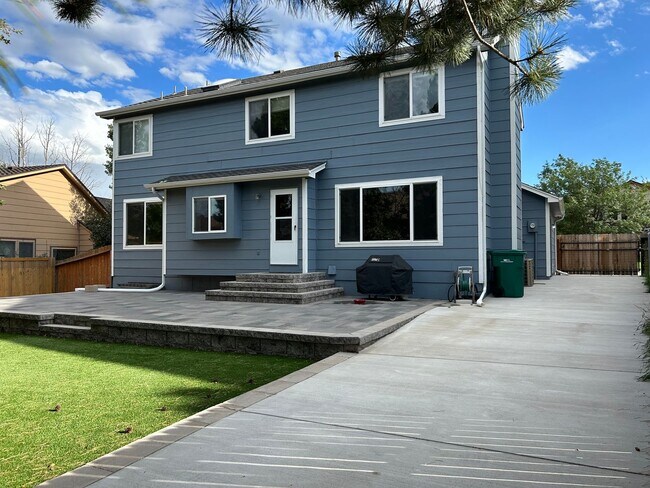 Building Photo - Broadmoor Glen 4 bedroom home