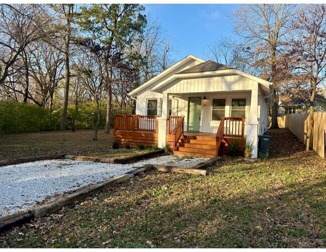 Building Photo - 325 S Washington Ave