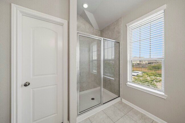 Building Photo - 8734 Laurel Crest Dr