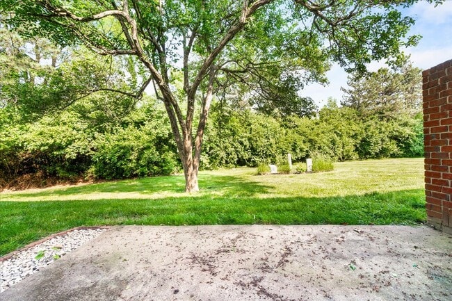 Building Photo - 113 Village Trail Dr
