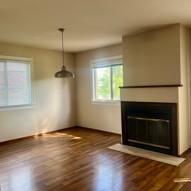 Building Photo - 1565 Coloma Ct S