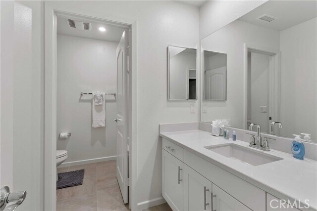 Building Photo - 460 W Buttercup Ln