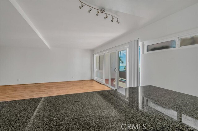 Building Photo - 330 Cliff Dr