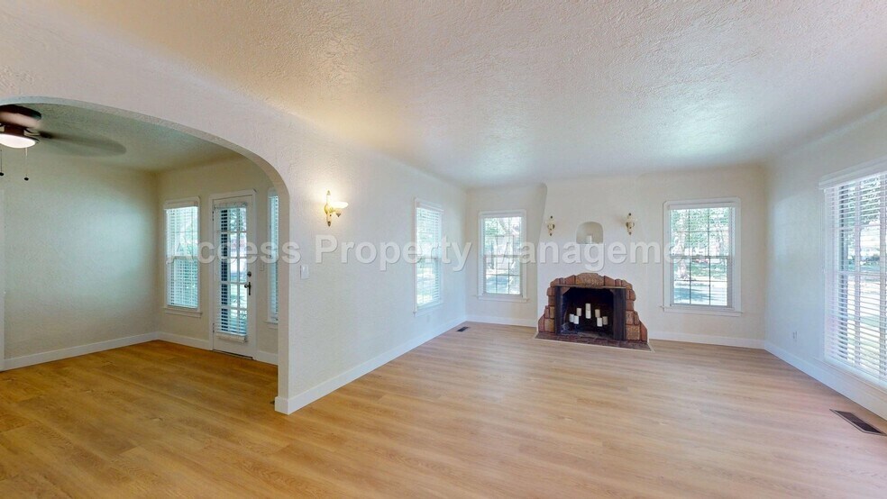 Building Photo - 1200 Sycamore St