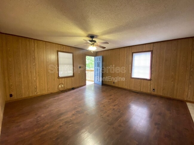 Building Photo - 3567 Blue Rd