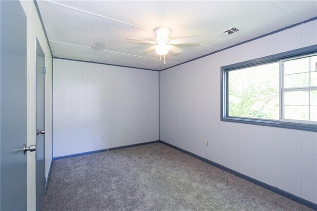 Building Photo - 504 Ash Ln