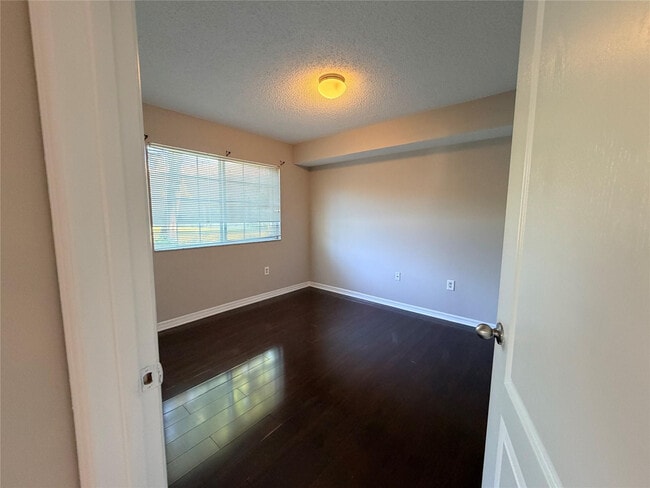 Building Photo - 5025 Wiles Rd