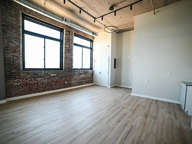 Building Photo - 2201 Castor Ave