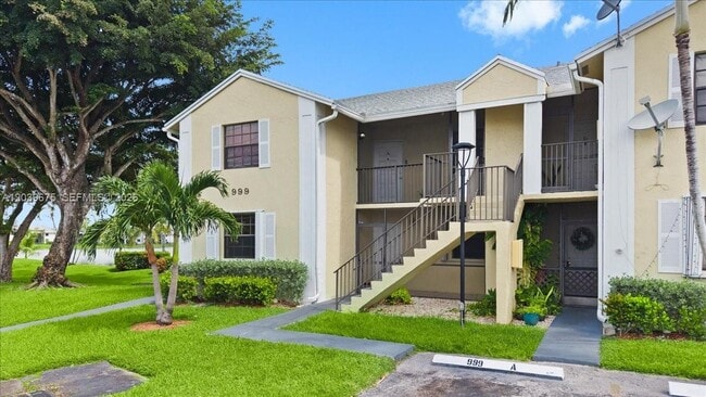 Building Photo - 999 Hamilton Dr