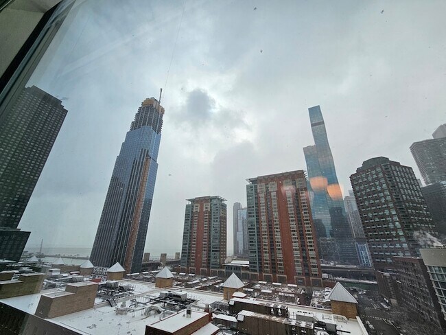 Building Photo - 505 N McClurg Ct