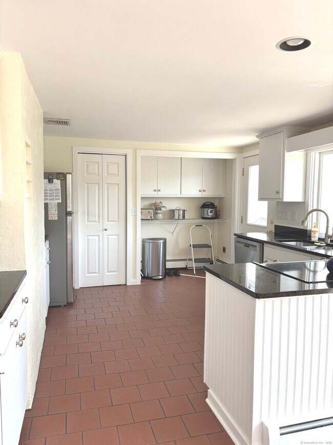 Building Photo - 36 Barnes Hill Rd
