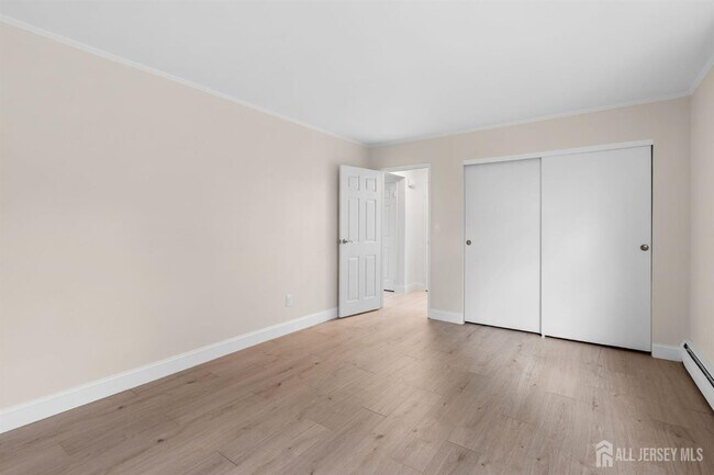 Building Photo - 289 Main St