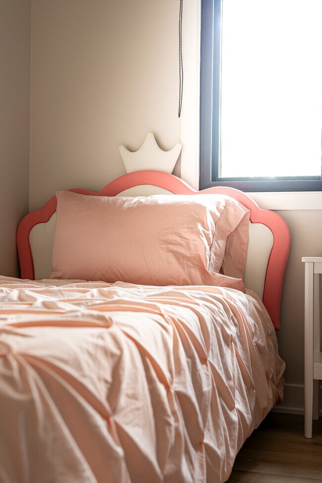 Building Photo - 908 Long Meadow Dr