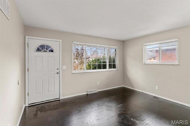 Building Photo - 1223 Reale Ave