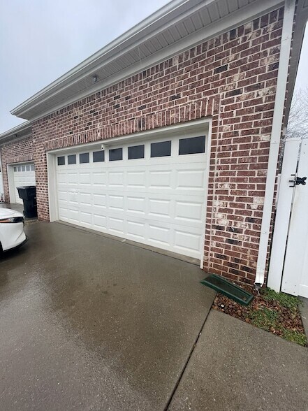 Building Photo - 2133 Cason Ln