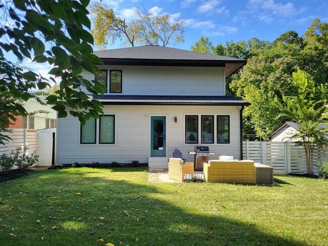 Building Photo - Furnished home in Lincoln Heights