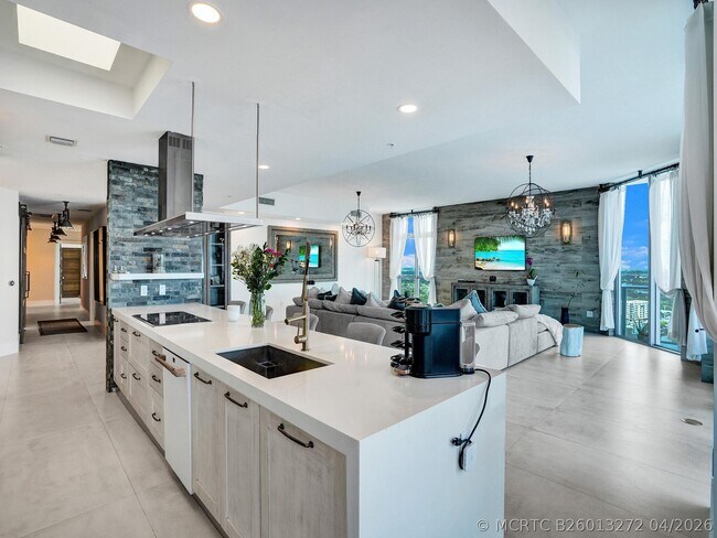 Building Photo - 17301 Biscayne Blvd