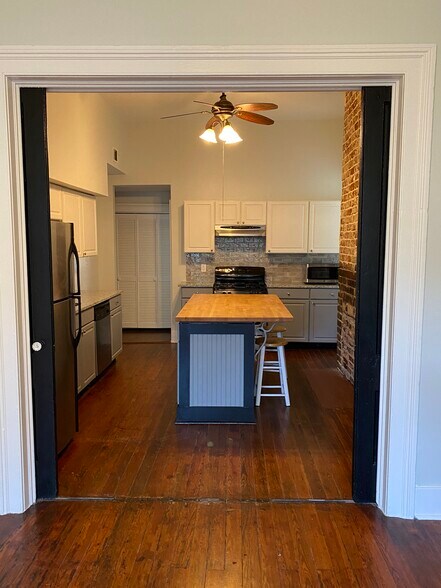 Kitchen - 118 W Duffy St
