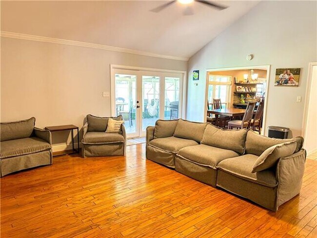 Building Photo - 107 Norfolk Ct